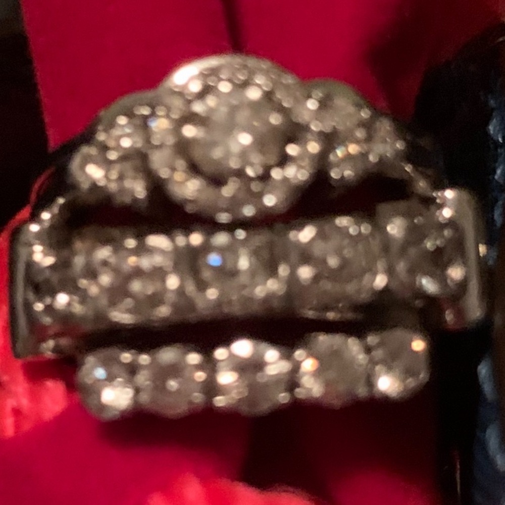 Absolutely stunning stunning big diamond ring wg